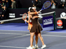 Luisa Stefani e Timea Babos conquistam título de duplas no SP Open