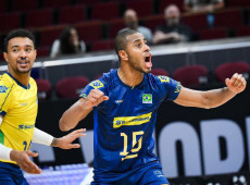 Brasil volta a vencer no Mundial e se garante nas oitavas de final