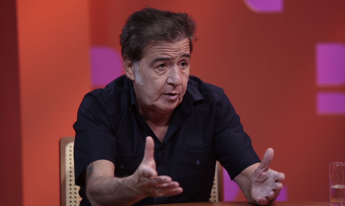 Nasi, vocalista do Ira!, fala sobre música e política no DR com Demori