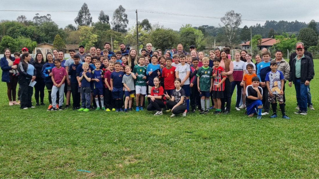 Iniciativa da Prefeitura e FMEL beneficia cerca de 100 crianças da Escola Maria Izabel, promovendo inclusão, saúde e formação de novos talentos