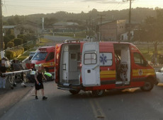 Colisão envolvendo motocicleta e bicicleta na Avenida Abrahão Mussi resulta em atendimento emergencial de vítimas, incluindo um ciclista e dois ocupantes da moto, na tarde de 16 de setembro.