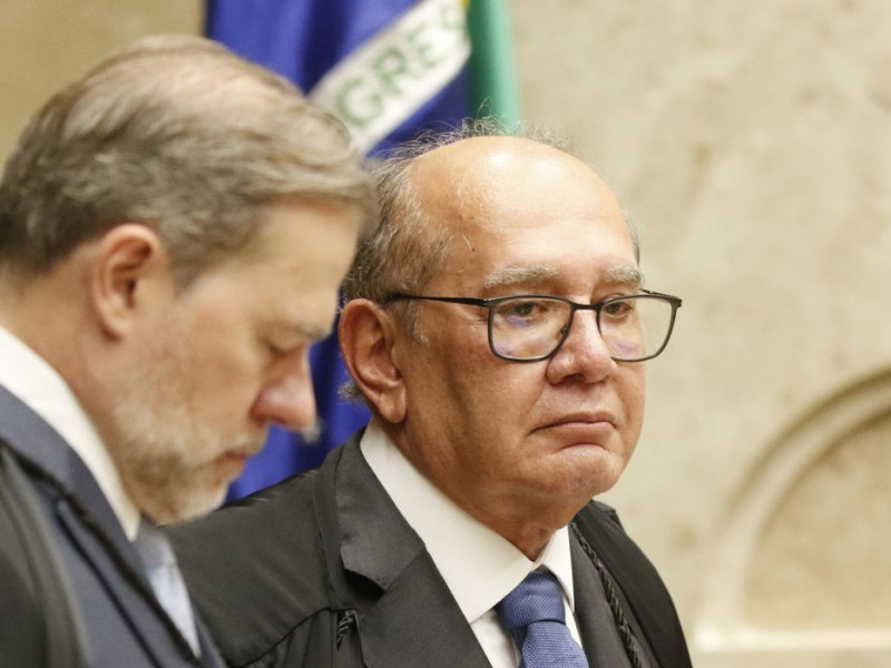 Mendes pede parecer sobre ações contra impeachment de ministros do STF