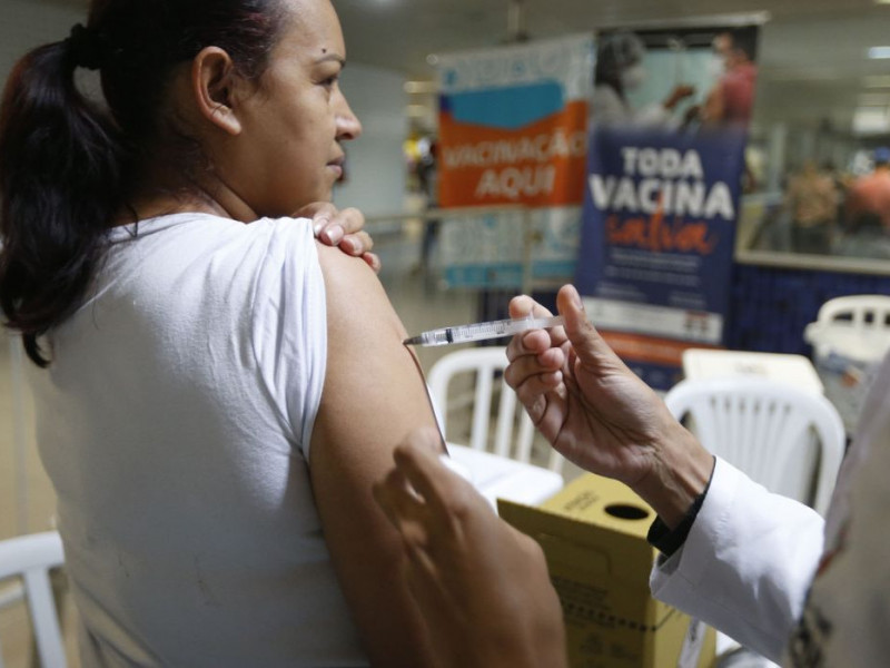 Vacina da covid também protege contra complicações cardíacas da doença