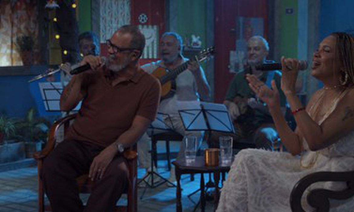 Teresa Cristina recebe Marquinho China no programa Samba na Gamboa
