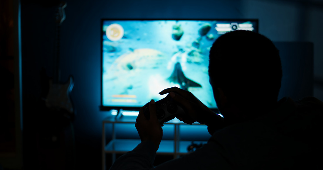 Homem foi contido por populares após tentar furtar televisores e agredir moradores de residência no Loteamento Santa Cruz