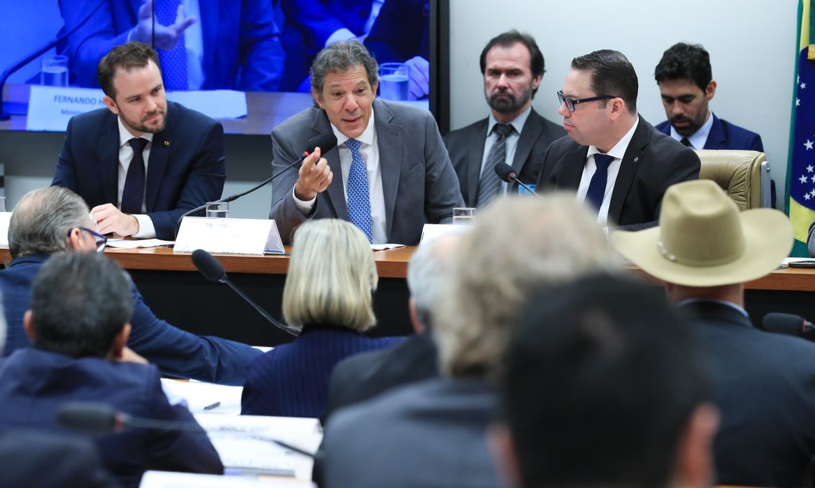 Haddad diz que Receita alcançará os verdadeiros ladrões da nação