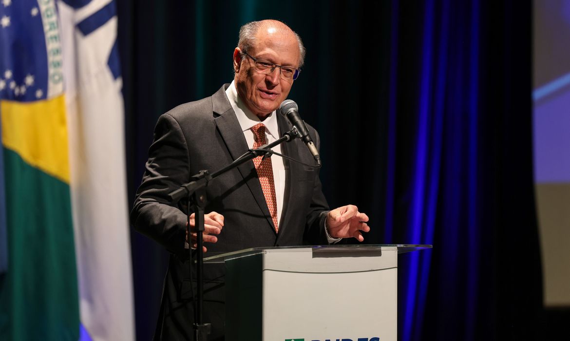 "Boa química" entre presidentes vai ajudar no tarifaço, diz Alckmin
