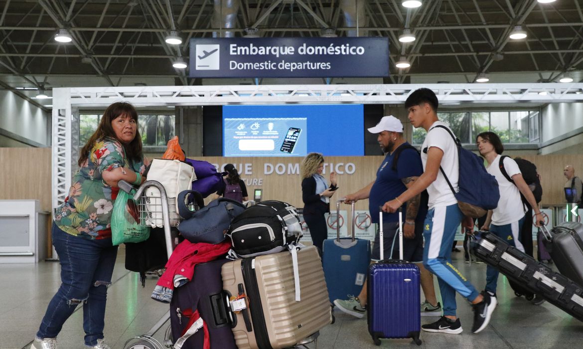 Galeão deve chegar a 30 milhões de passageiros em 3 anos, diz ministro