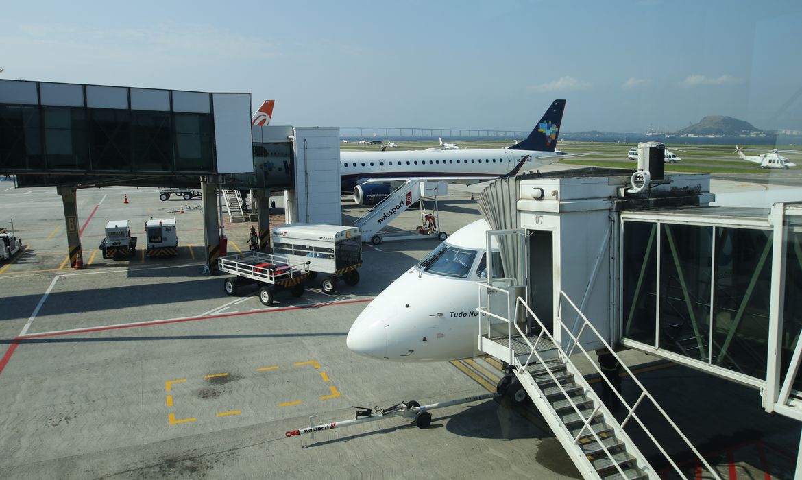 Anac orienta passageiros que perderam voos no Santos Dumont