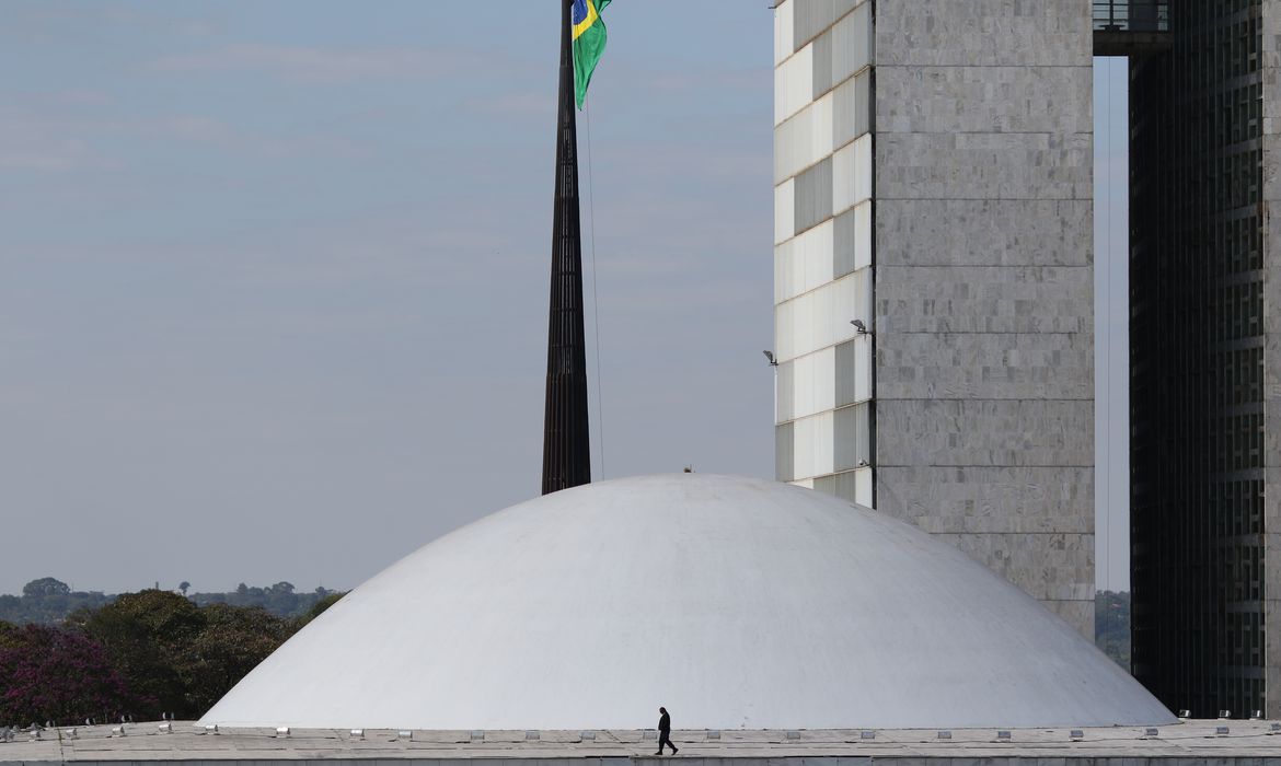 Senado analisa projeto que regulamenta comitê gestor de novo imposto