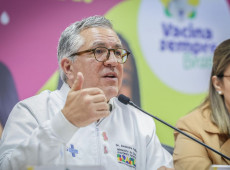 Ministro faz apelo por atualização da caderneta vacinal das crianças