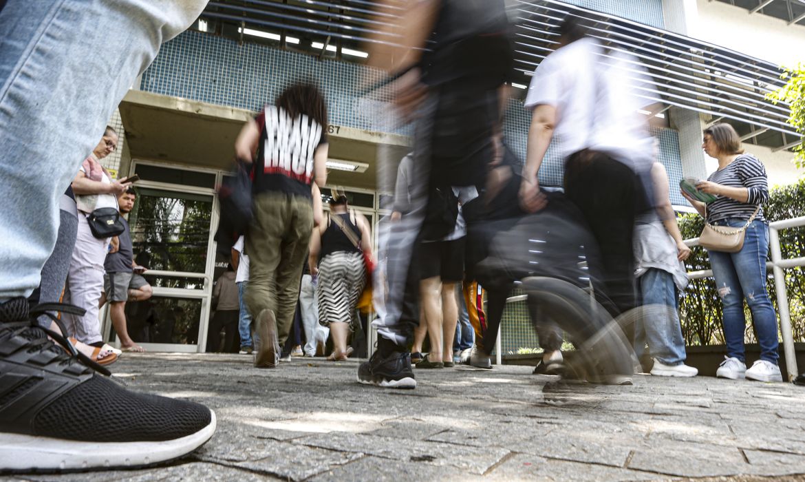 CNU 2025: mais de 760 mil candidatos fazem as provas objetivas hoje