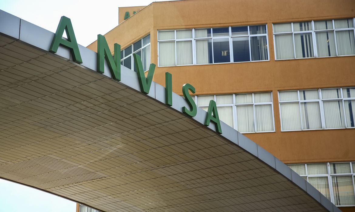 Anvisa suspende venda de glicose e importação de radiofármacos 