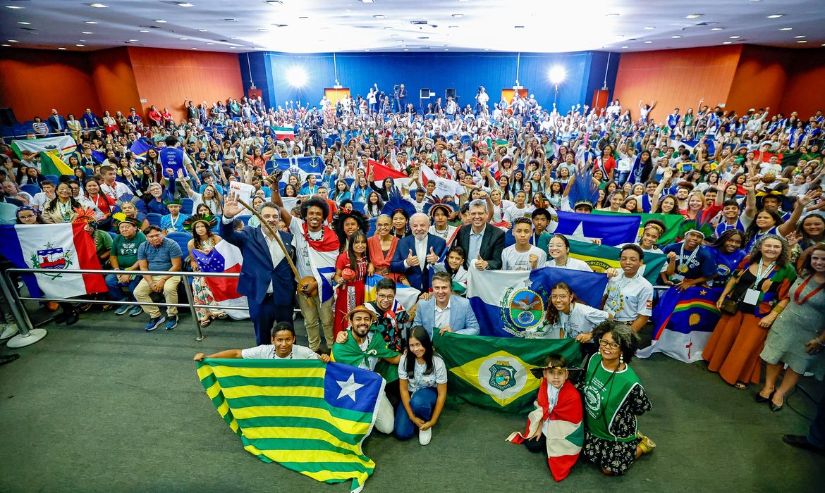 Jovens lançam carta compromisso por educação e justiça climática