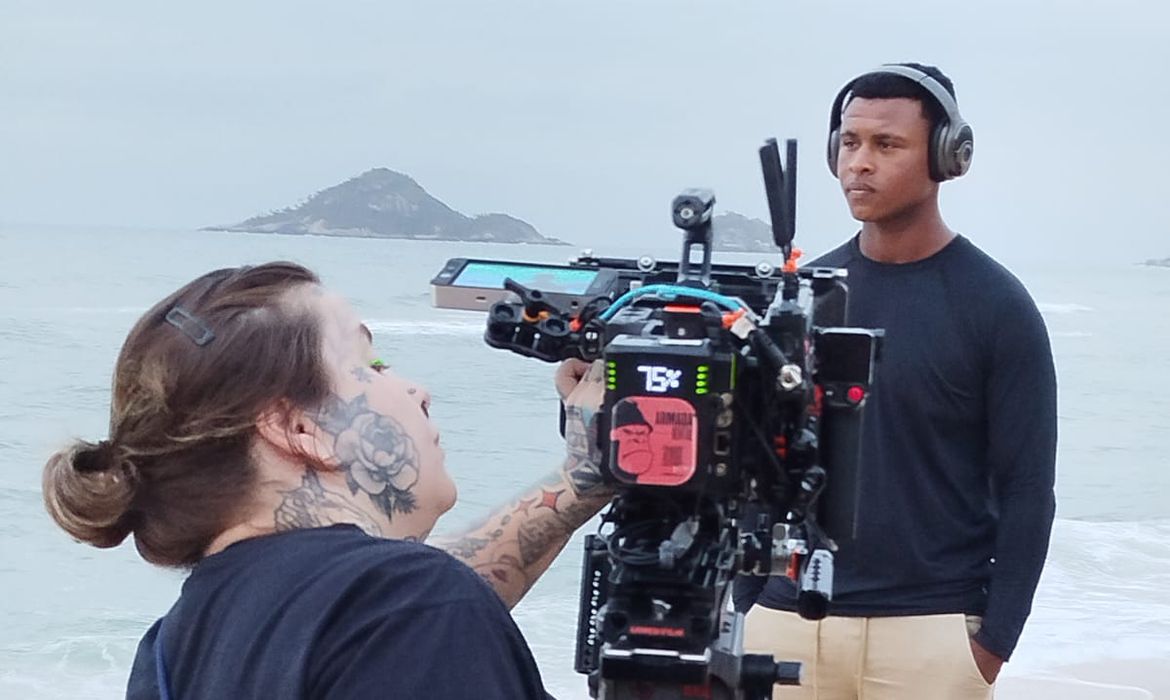Devolução de crianças adotadas é tema de documentário