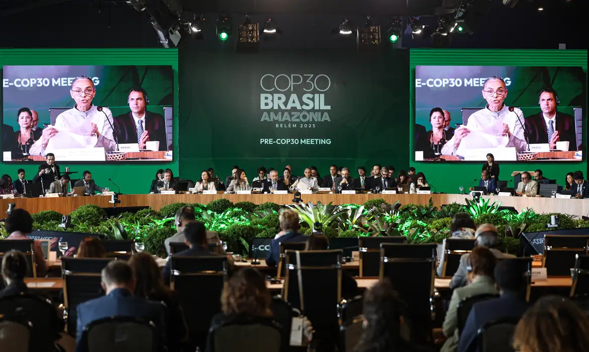 Combustíveis fósseis: Marina diz que ações devem superar negociações