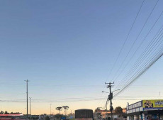 Colisão lateral entre motocicleta e caminhão deixa duas vítimas feridas na BR-116