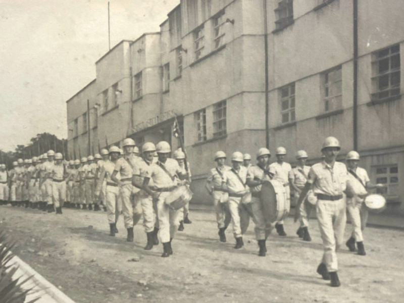 Desfile de tropa em frente ao 3ºBPM na década de 1970
