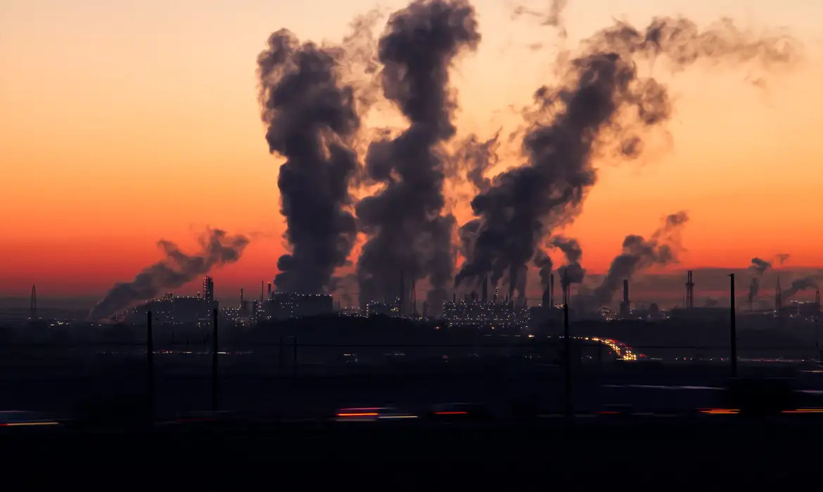 Concentração de CO² atingiu níveis recordes em 2024, alerta ONU