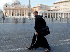 Igreja Católica é lenta para ajudar vítimas de abuso, diz comissão