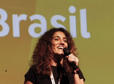 EBC: Antonia Pellegrino recebe Prêmio Amigos do Cinema Infantil