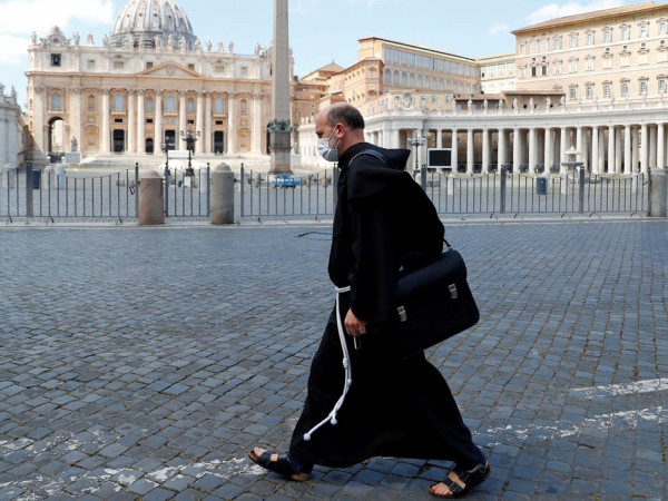 Igreja Católica é lenta para ajudar vítimas de abuso, diz comissão