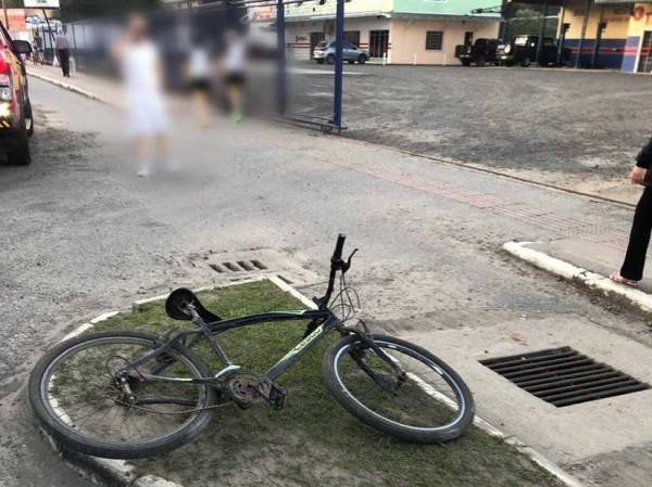 Acidente na Avenida Rubens Ribeiro deixa homem de 32 anos com suspeita de traumatismo craniano e fratura na mão