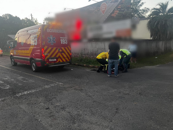 Homem foi atendido pelos bombeiros com ferimento no tornozelo e encaminhado ao Hospital São Braz