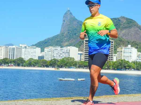 Carioca aproveita prova de rua para visitar o Cristo pela primeira vez
