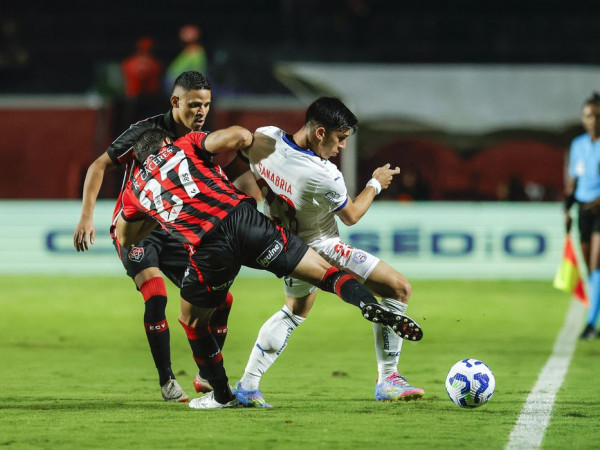 Vitória derrota Bahia e ganha fôlego na luta contra o rebaixamento