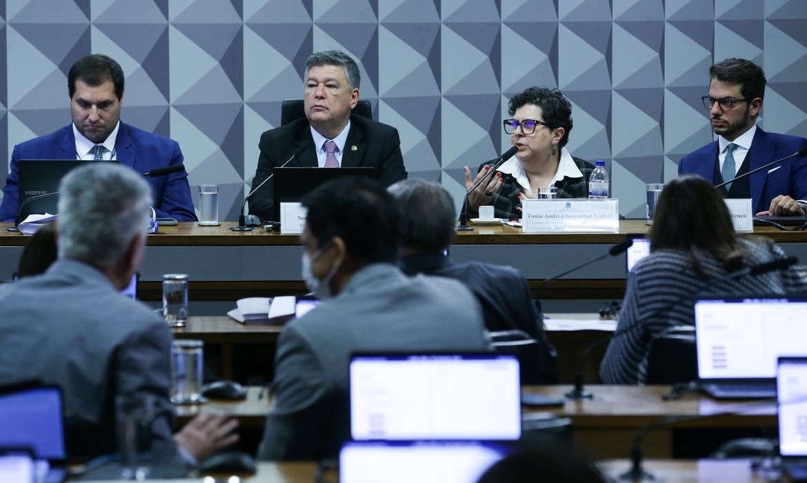 Ex-integrante de Conselho diz na CPI que alertou sobre fraudes no INSS