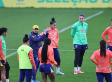 Seleção feminina realiza primeiro treino para amistosos na Europa