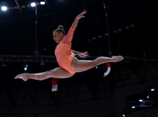 Flávia Saraiva vai à final da trave no Mundial de Ginástica Artística