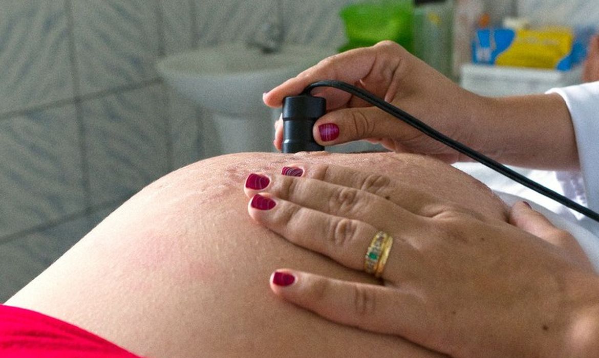 Gravidez na adolescência deve ser debatida nas igrejas, diz ministro
