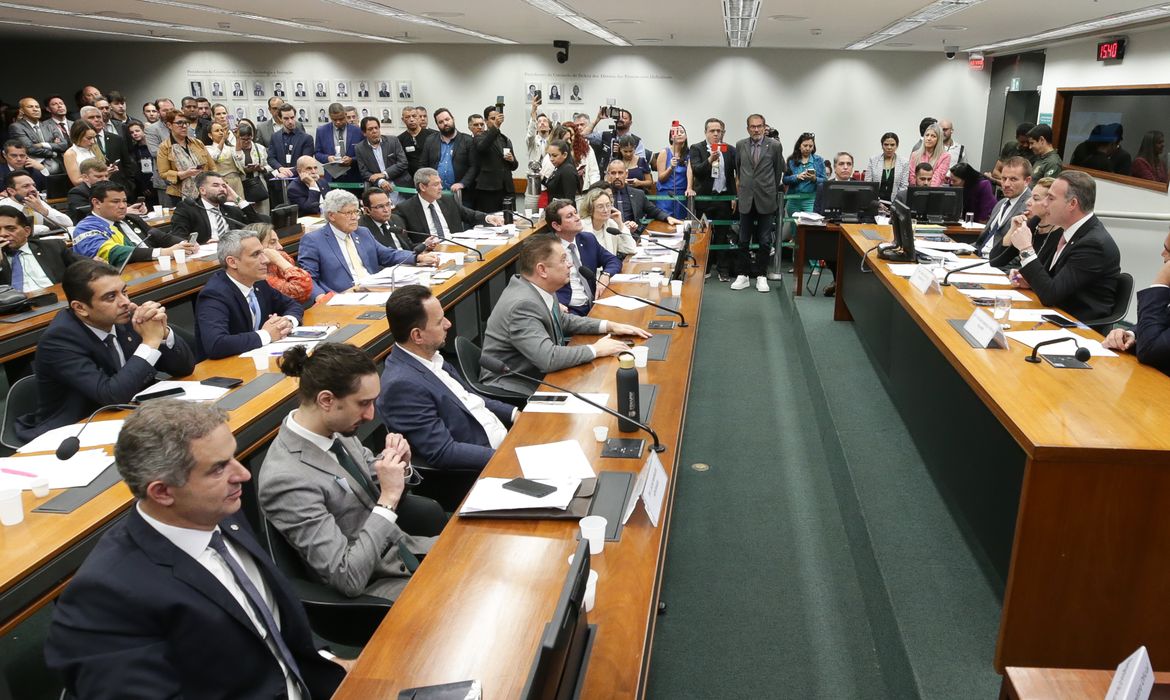 Conselho de Ética arquiva representação contra Eduardo Bolsonaro 