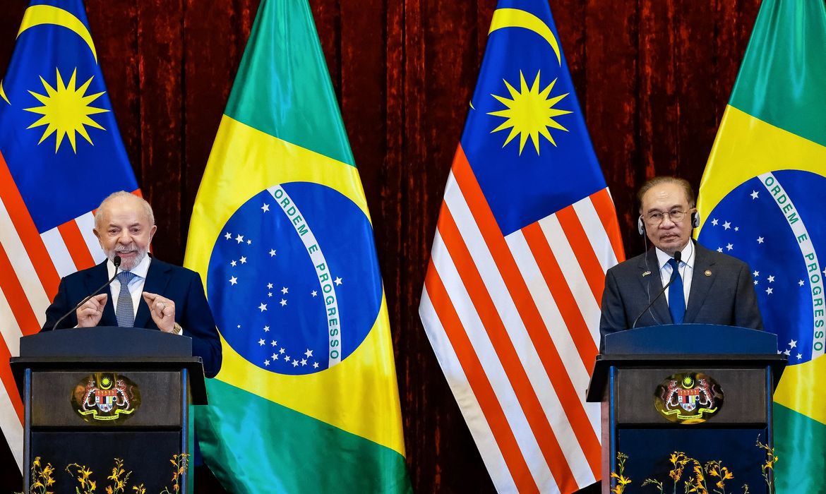 Problema do mundo é ausência de lideranças, diz Lula na Malásia