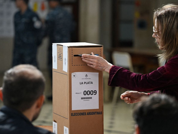 Argentinos vão às urnas para renovar Câmara e Senado