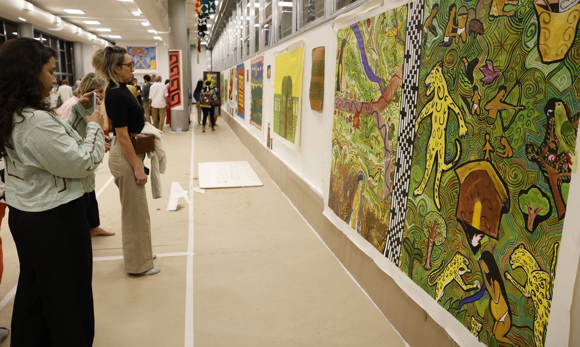 Em travessia inédita, indígenas recontam história da Baía de Guanabara