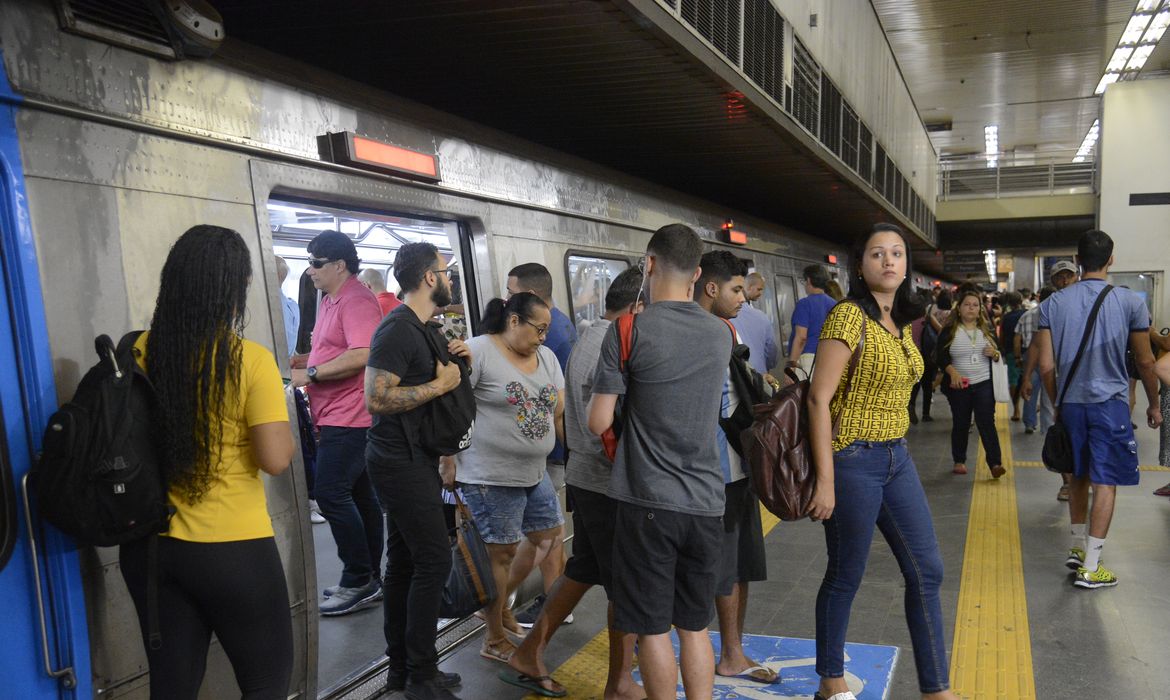 Metrô do Rio resolve problema de sinalização e trens voltam a operar