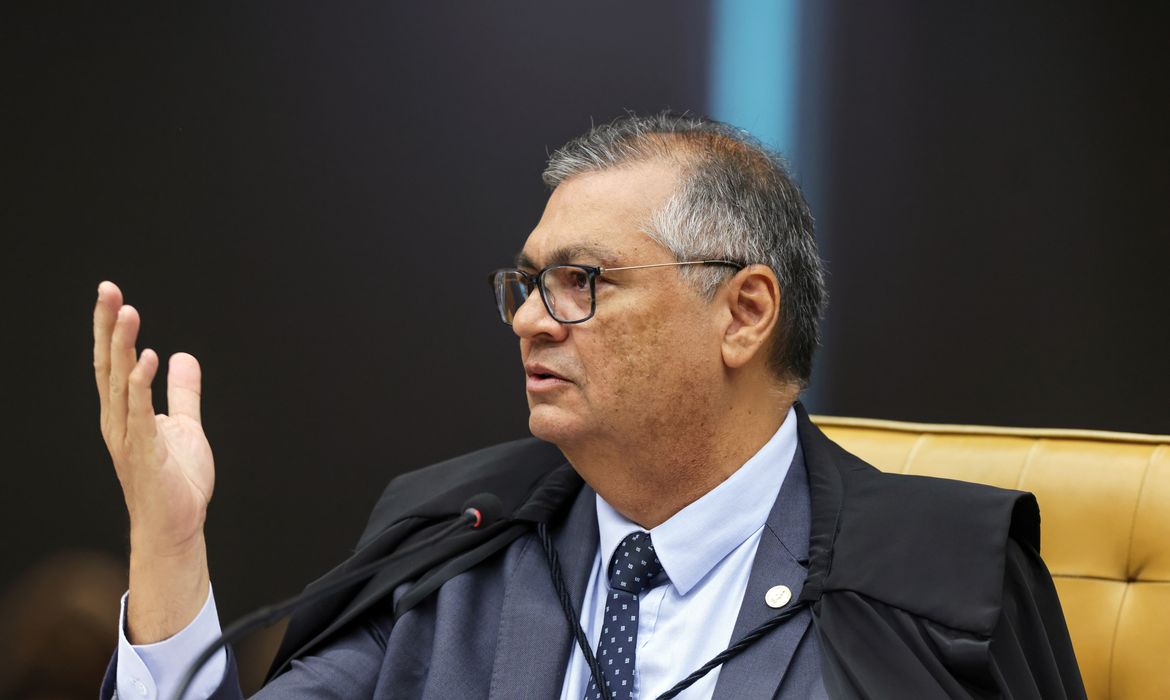 Dino afirma que STF não legitima "vale-tudo com corpos estendidos" 