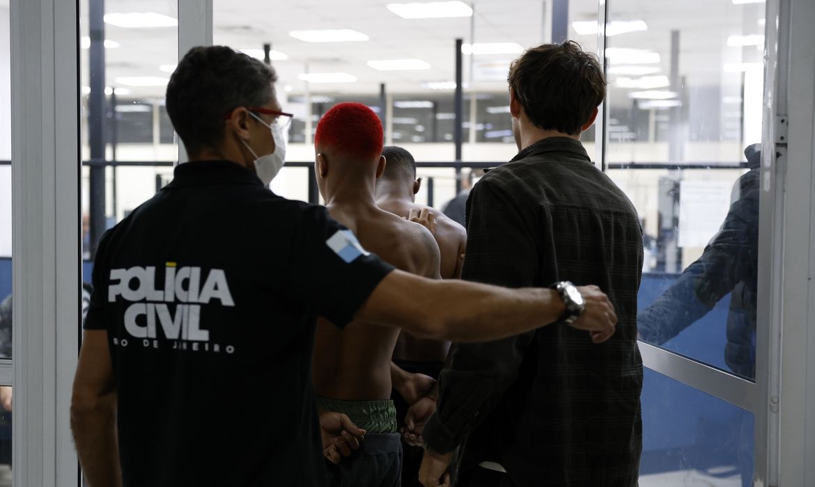 Policiais civis do RJ cobram adicional de 100% sobre pensão por morte