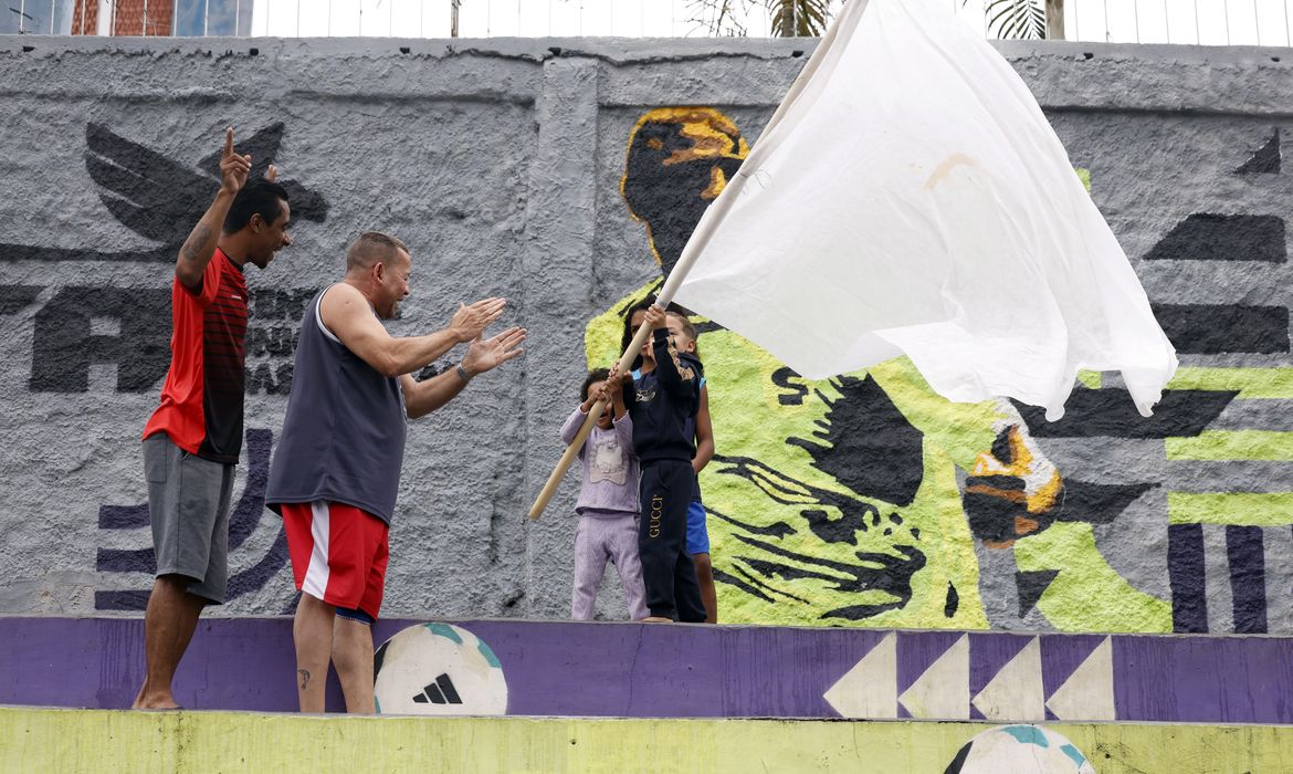 Governos do RJ e federal discutem formas de reduzir entrada de armas