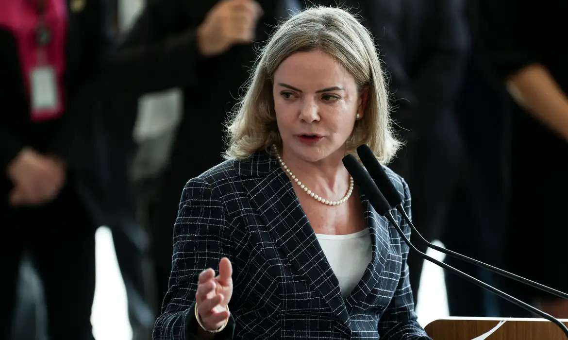 Derrite como relator do PL Antifacção contamina debate, diz Gleisi   