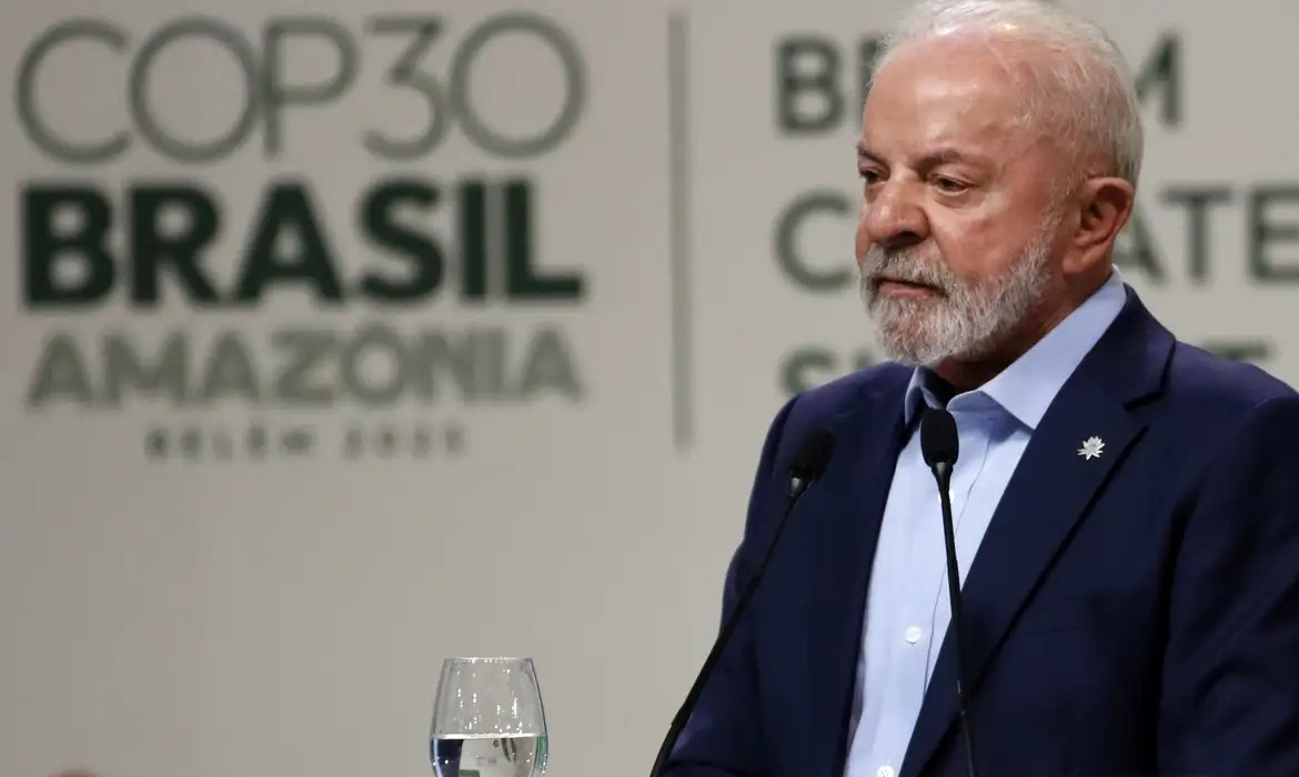 Lula diz que gasto com armas vai causar "apocalipse climático"