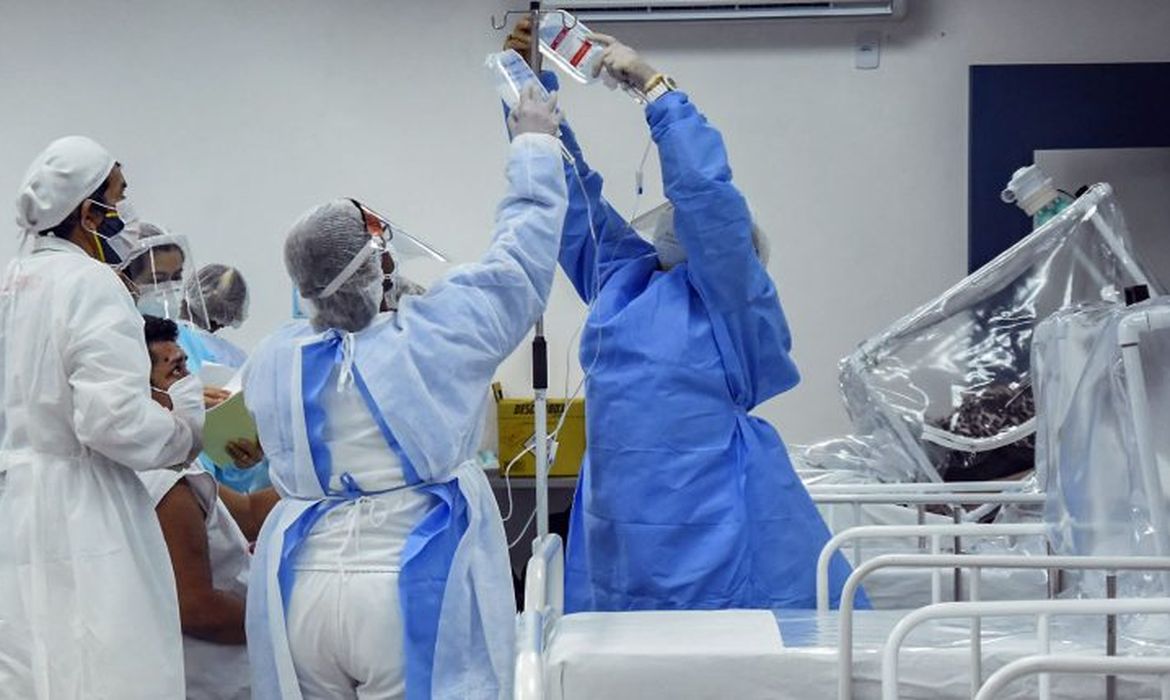 Enfermagem: setor público concentra 61,9% dos vínculos profissionais 