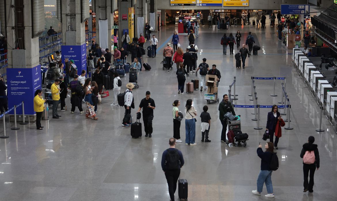 Turismo internacional no Brasil bate recorde em 2025