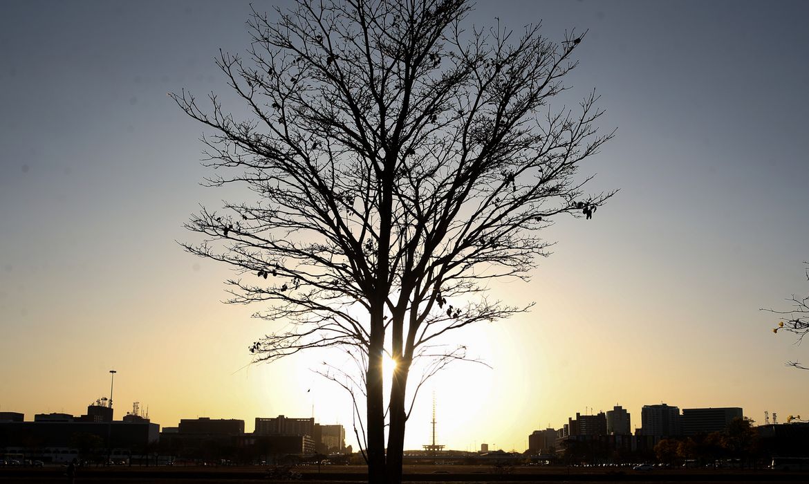 Cientista alerta para risco de aquecimento global por longo tempo