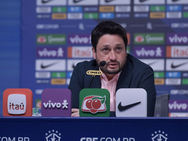 Arthur Elias convoca seleção para últimos amistosos do ano na Europa