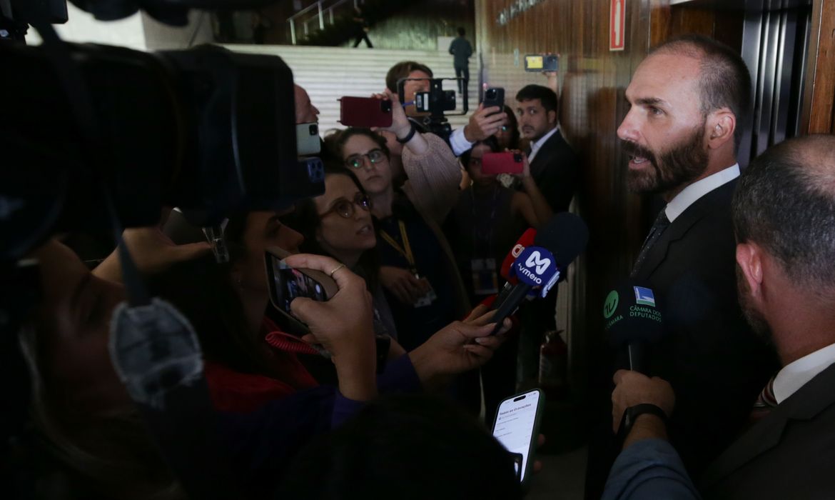 Por unanimidade, STF torna Eduardo Bolsonaro réu por atuação nos EUA