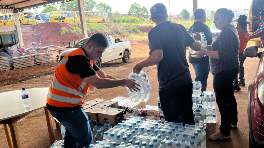 Prefeita Juliana foi acompanhada por servidores públicos de Canoinhas que se voluntariaram para a missão.